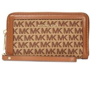 Michael Kors signature zip wristlet brown NWT